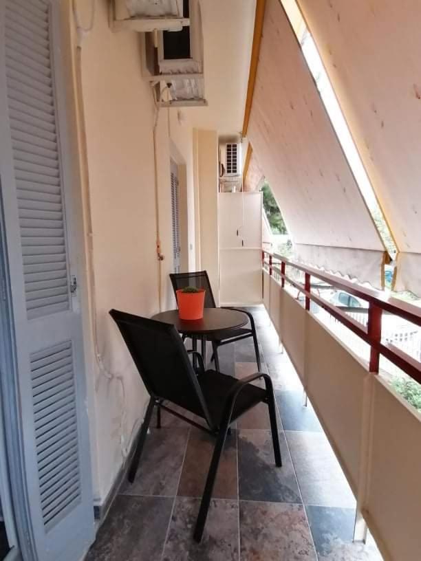 Cozy Apartment Near Metro Station Agia Marina Atenas Exterior foto