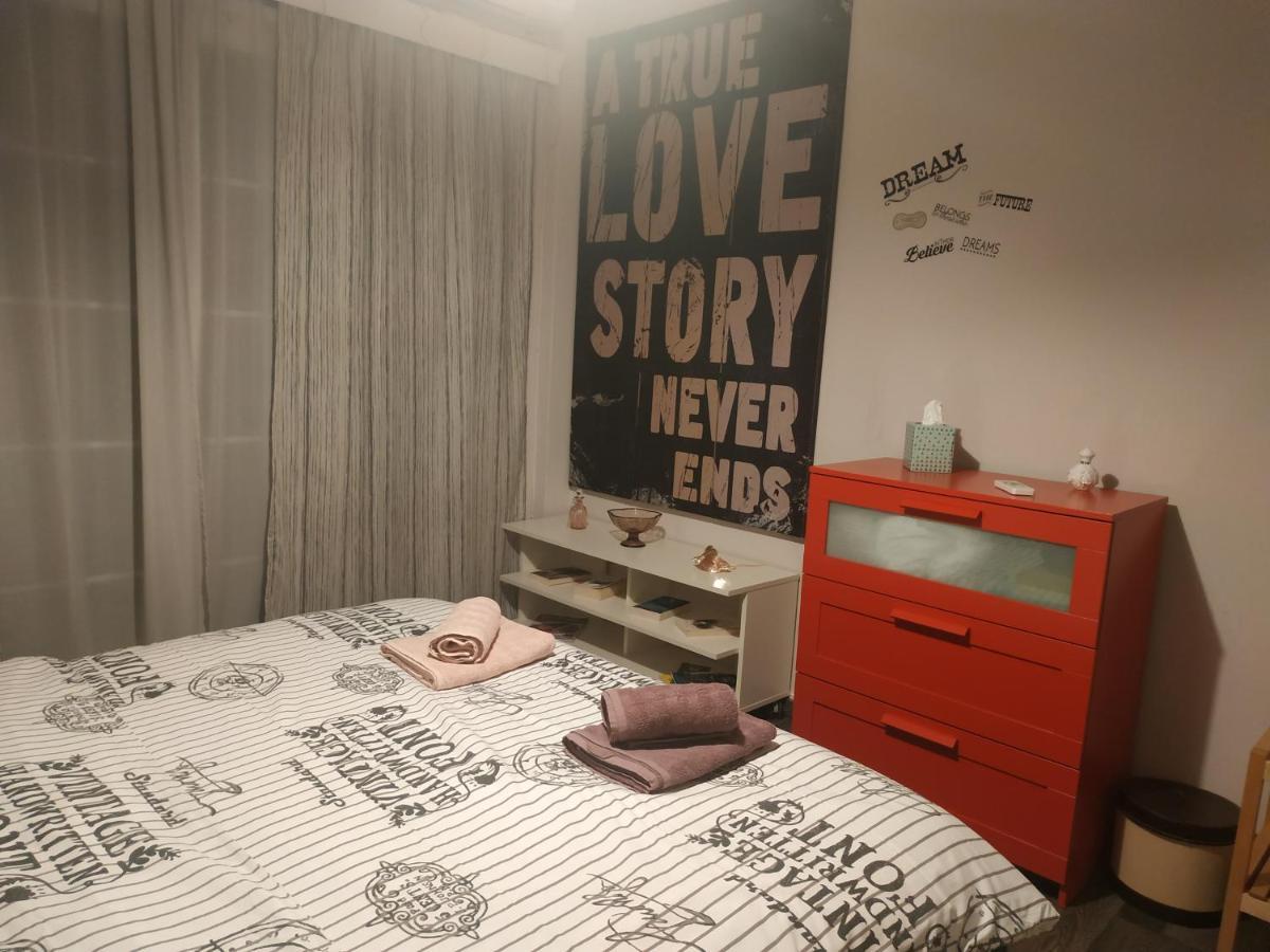 Cozy Apartment Near Metro Station Agia Marina Atenas Exterior foto