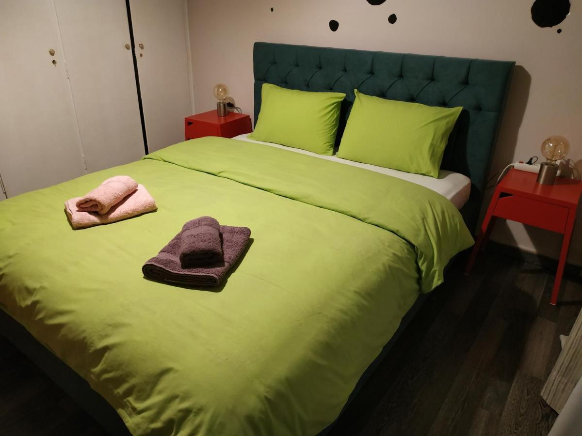 Cozy Apartment Near Metro Station Agia Marina Atenas Exterior foto